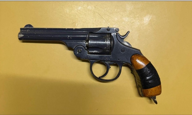 Dos aprehendidos tras portar un arma de fuego